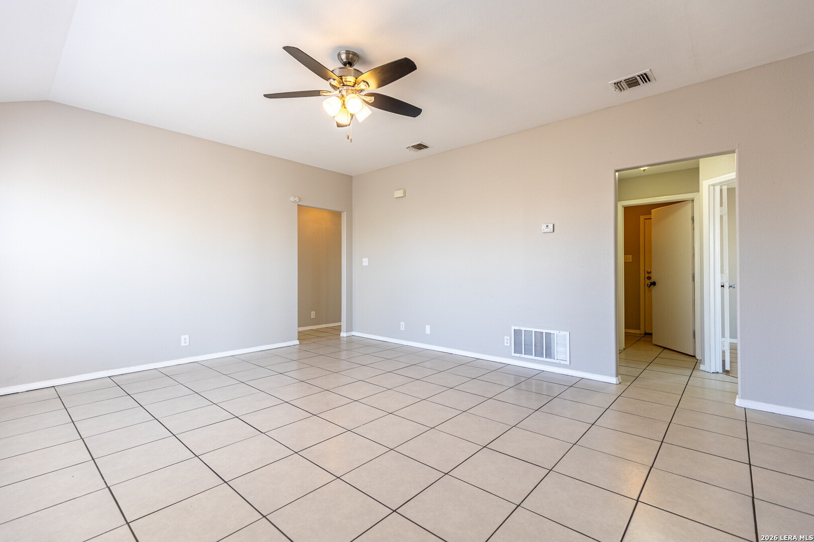 8818 Pensive Drive Converse, TX 78109 - Photo 12 of 32