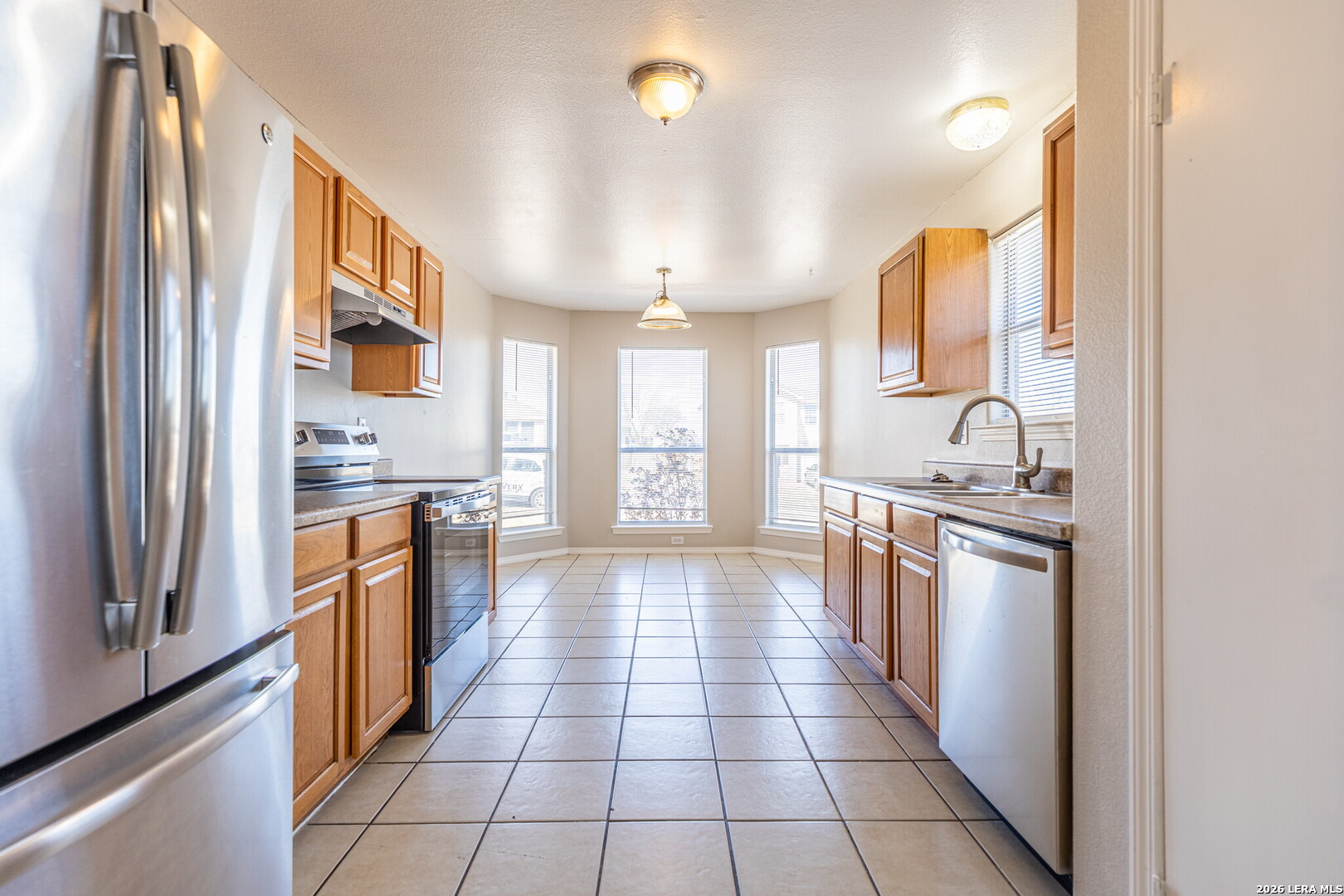 8818 Pensive Drive Converse, TX 78109 - Photo 7 of 32