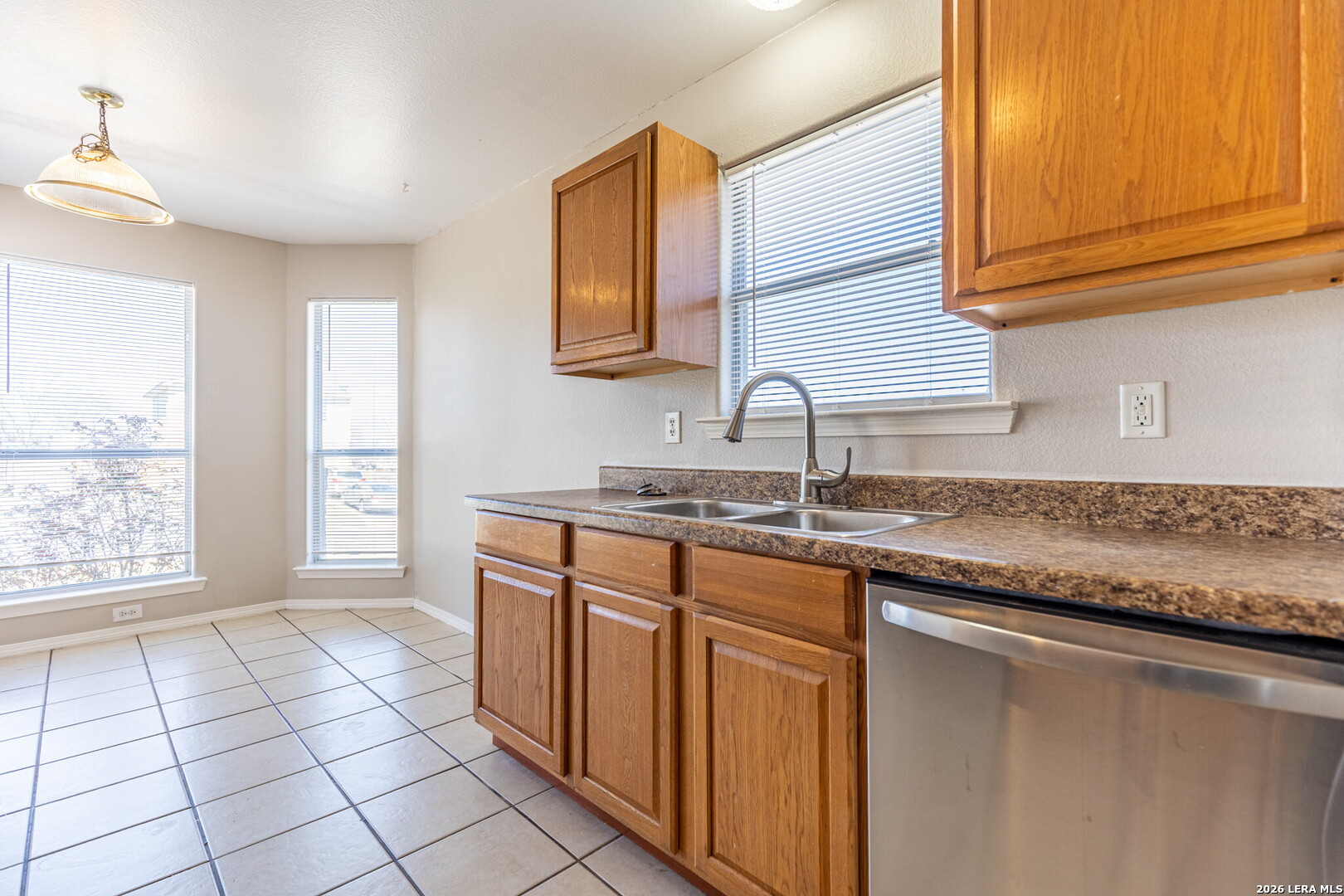 8818 Pensive Drive Converse, TX 78109 - Photo 8 of 32