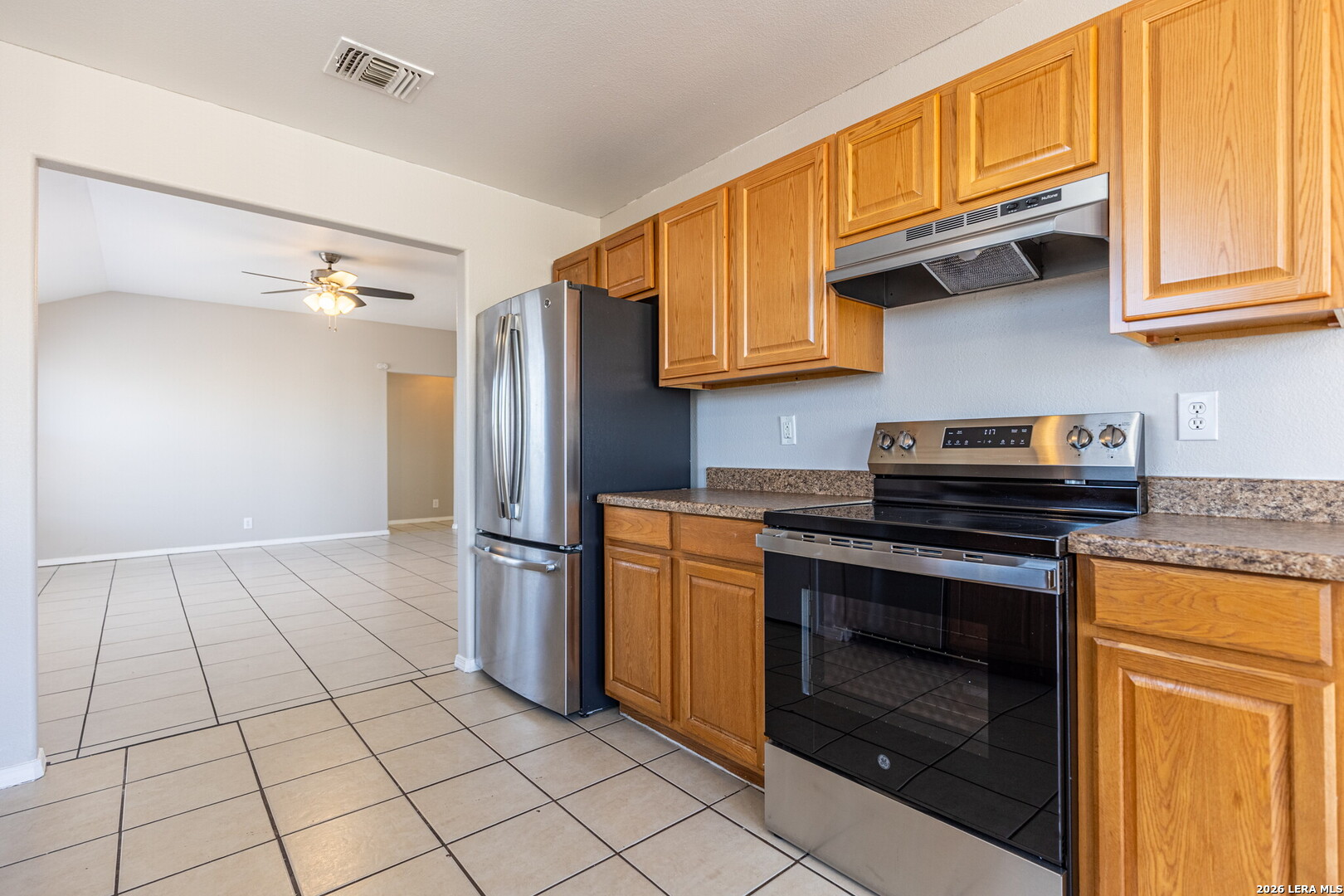 8818 Pensive Drive Converse, TX 78109 - Photo 9 of 32