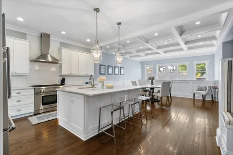 $1,300,000 | 4320 North Whipple Street, Chicago, IL 60618