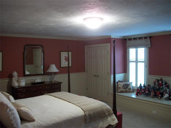 8 Sauta Farm Way, Unit 8 Hudson, MA 01749 - Photo 19 of 30 a bedroom with a bed and a large mirror with window