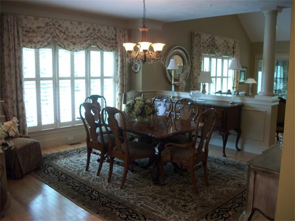 8 Sauta Farm Way, Unit 8 Hudson, MA 01749 - Photo 8 of 30 a dining room with furniture a chandelier and wooden floor