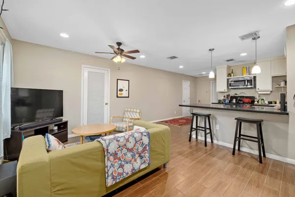 $1,950 | 3822 Ridgelea Drive, Unit B, Austin, TX 78731