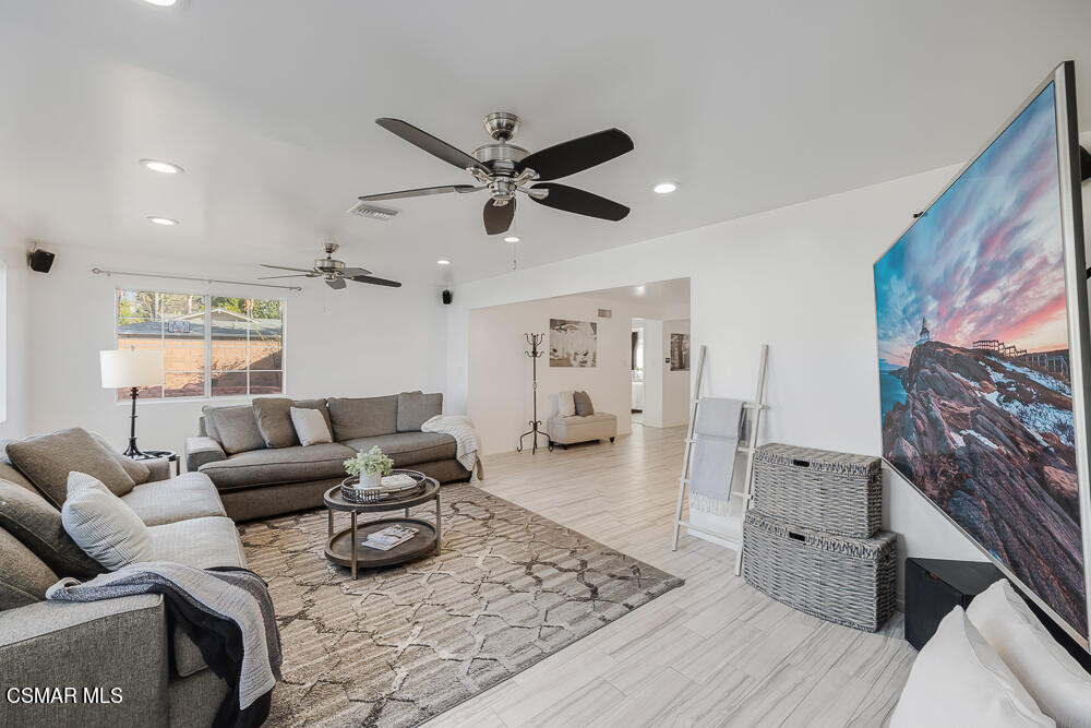 3853 Avenida Simi Simi Valley, CA 93063 - Photo 11 of 38 3853 Avenida Simi-11
