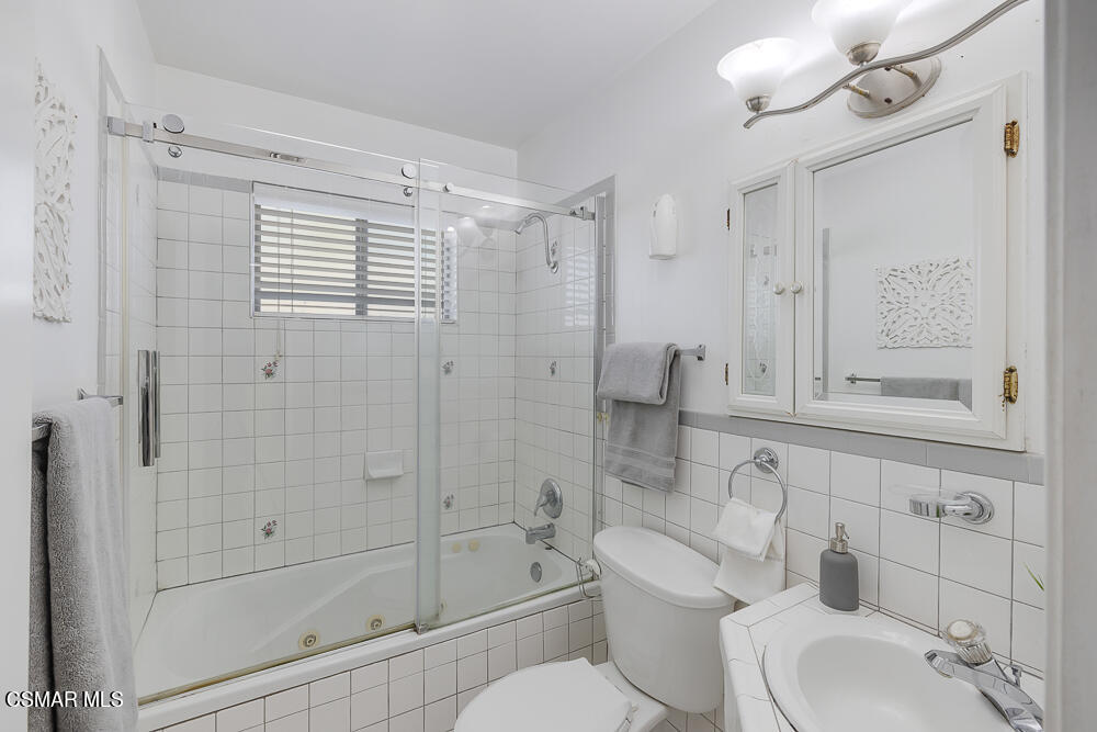 3853 Avenida Simi Simi Valley, CA 93063 - Photo 20 of 38 3853 Avenida Simi-20