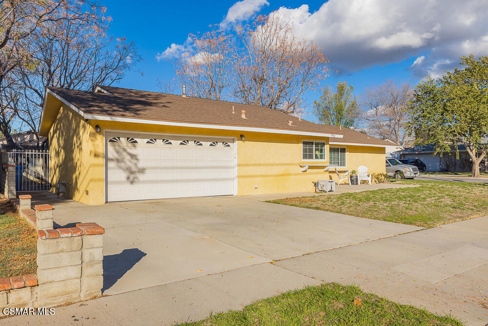 3853 Avenida Simi Simi Valley, CA 93063 - Photo 32 of 38 3853 Avenida Simi-32
