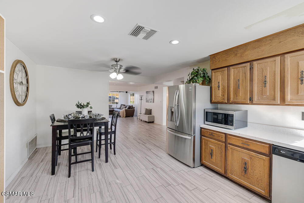 3853 Avenida Simi Simi Valley, CA 93063 - Photo 9 of 38 3853 Avenida Simi-9