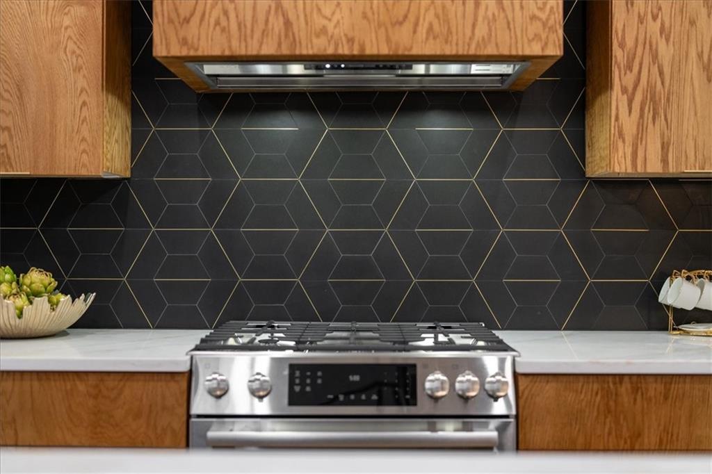 172 Racine Street Southwest Atlanta, GA 30314 - Photo 5 of 32 a stove top oven sitting inside of a kitchen