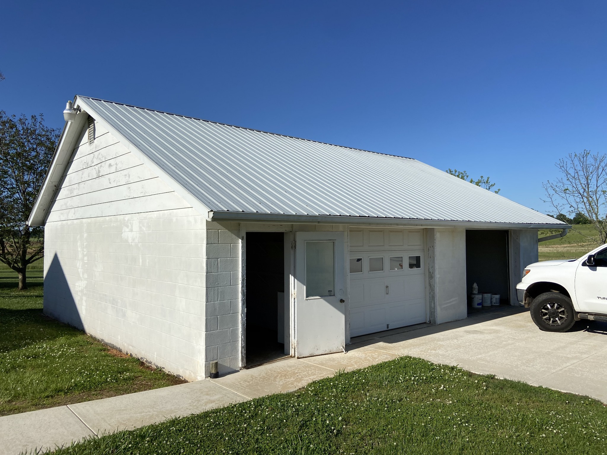 1370 Shelly Road Decherd, TN 37324 - Photo 41 of 44 a view of a house with a yard