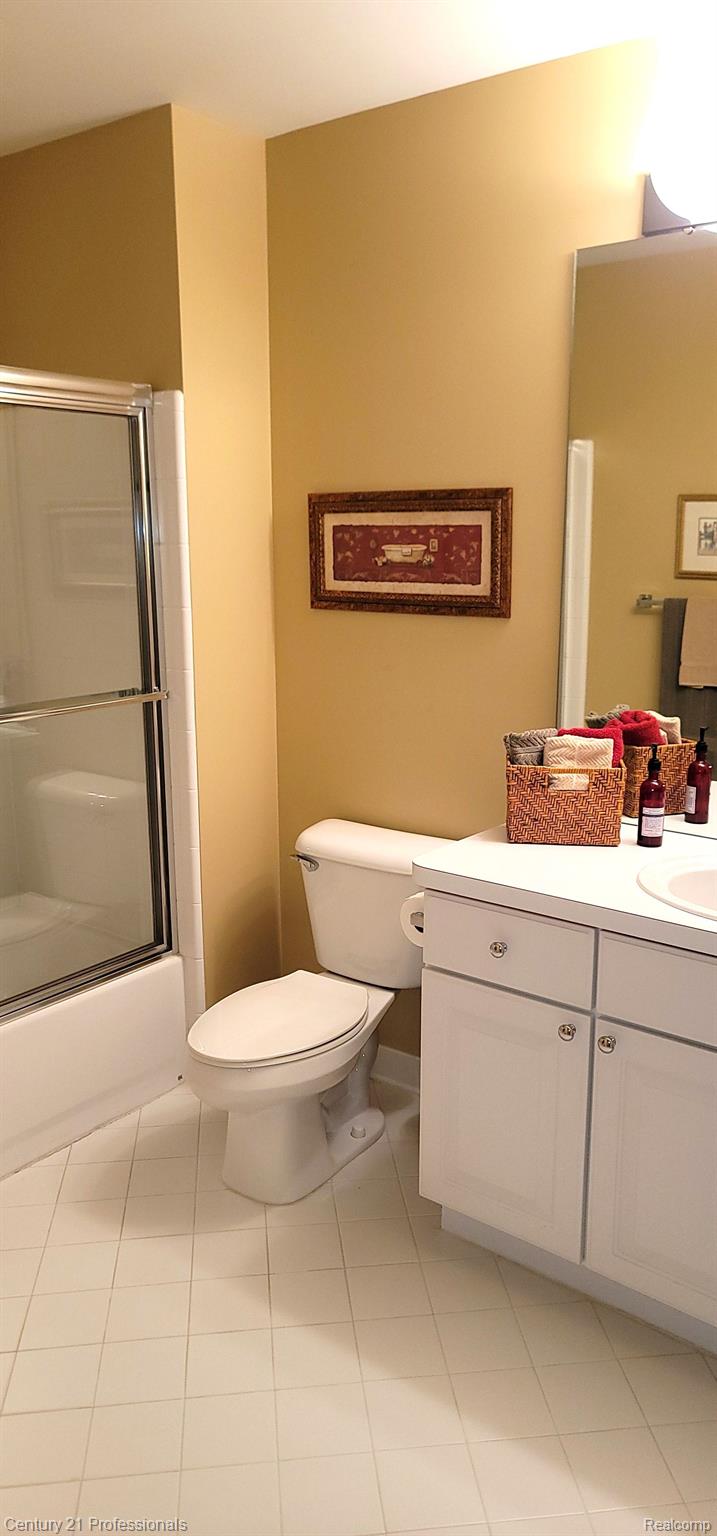 1101 Rock Valley Drive Rochester, MI 48307 - Photo 28 of 41 Full Bath Upstairs