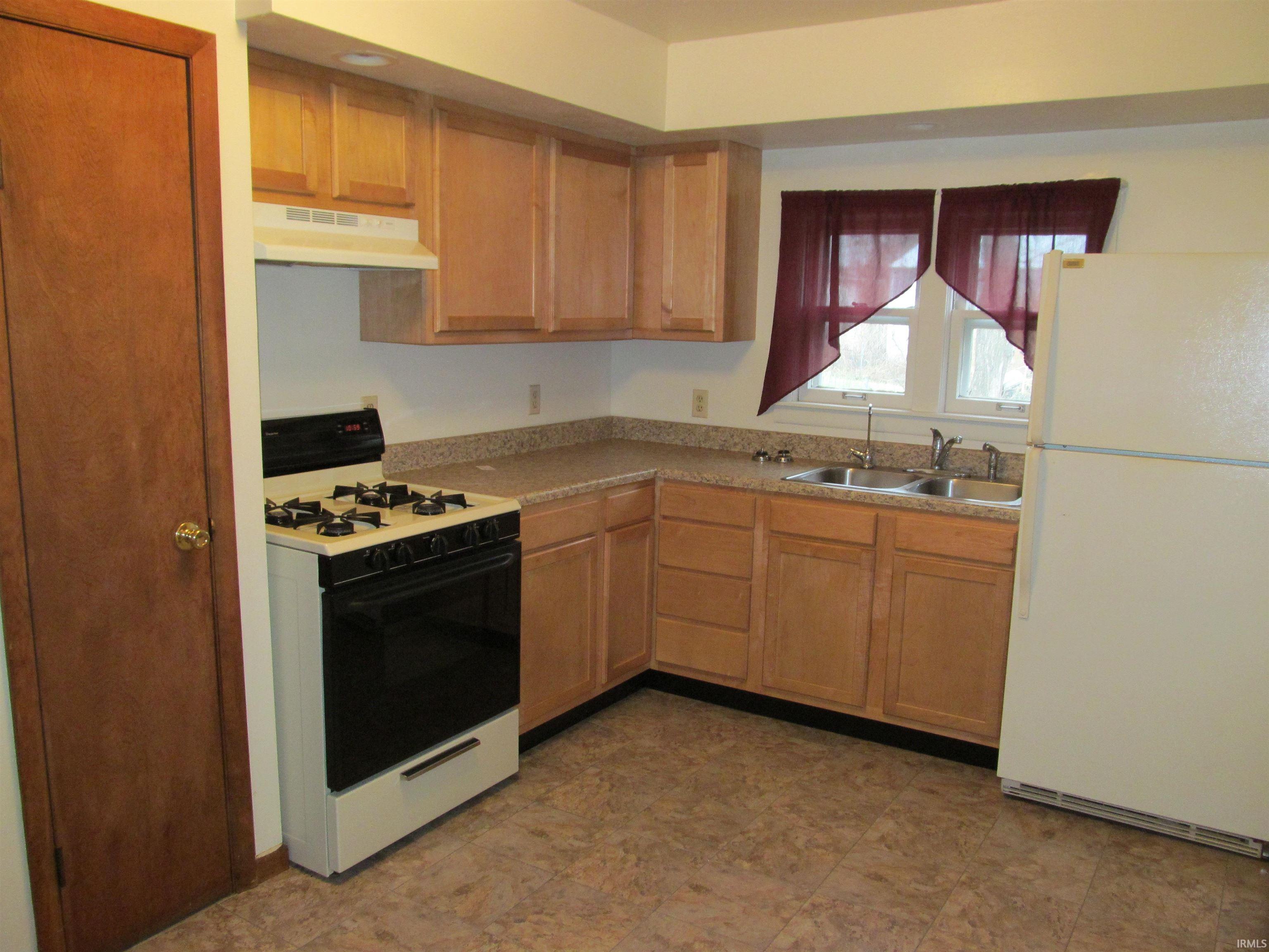 56354 Butternut Road South Bend, IN 46619 - Photo 3 of 9
