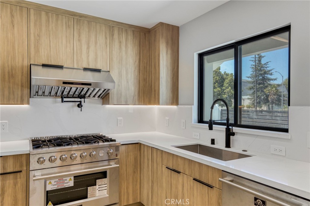 20522 Sherman Way Winnetka, CA 91306 - Photo 10 of 52