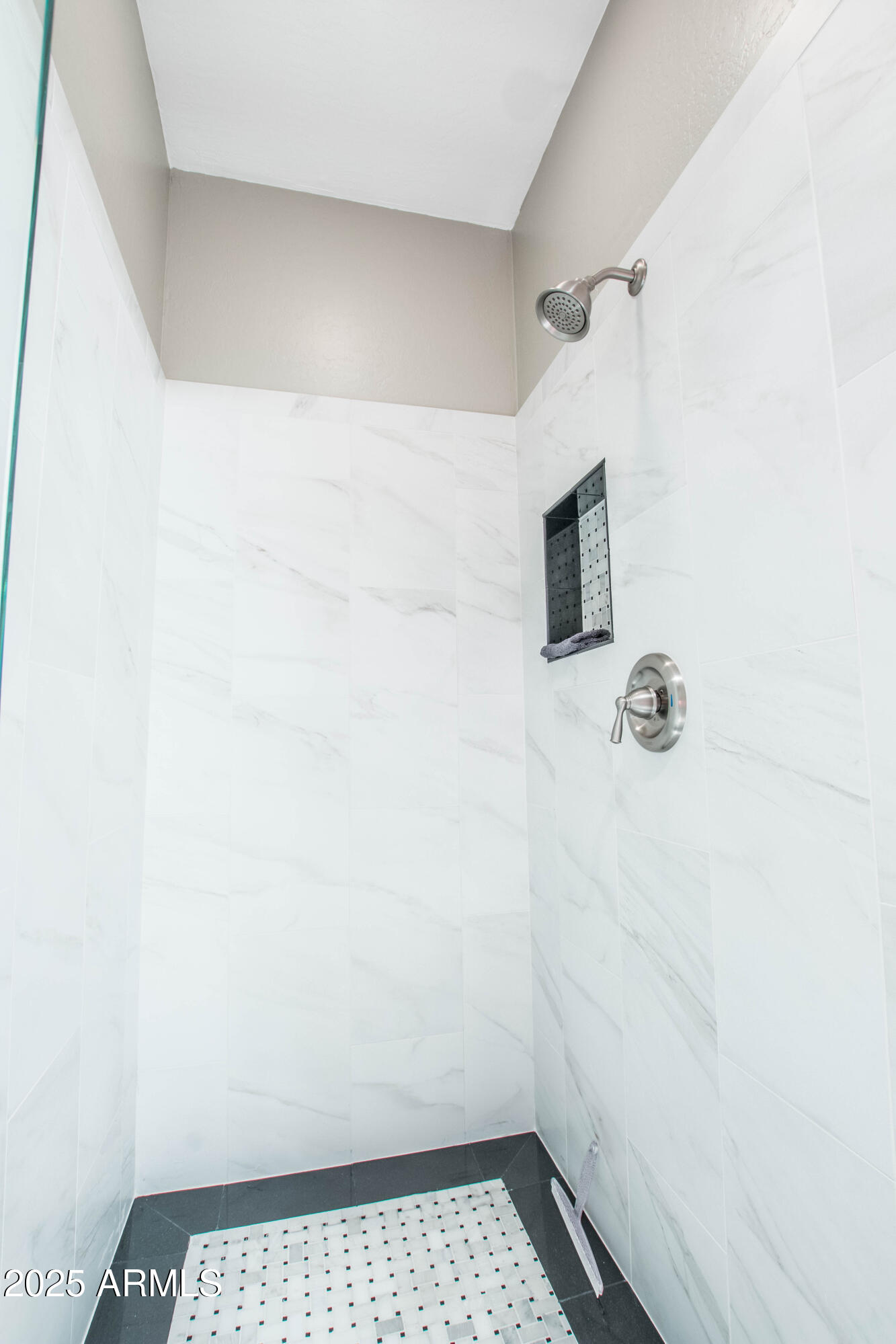 11260 North 92nd Street, Unit 1107 Scottsdale, AZ 85260 - Photo 13 of 20 a bathroom with a shower