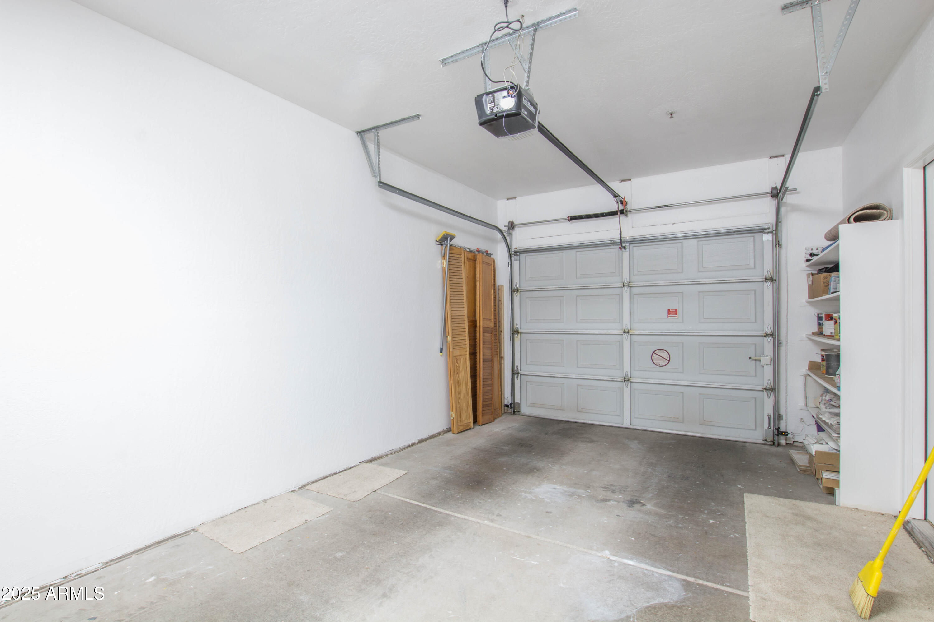 11260 North 92nd Street, Unit 1107 Scottsdale, AZ 85260 - Photo 17 of 20 a view of a room with toys