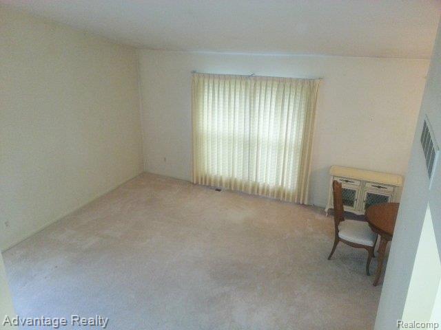 865 Langdon Court Rochester, MI 48307 - Photo 5 of 17 20130625_093101.jpg
