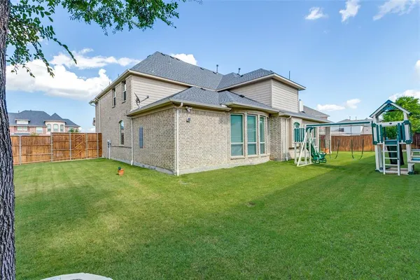a view of outdoor space yard and porch