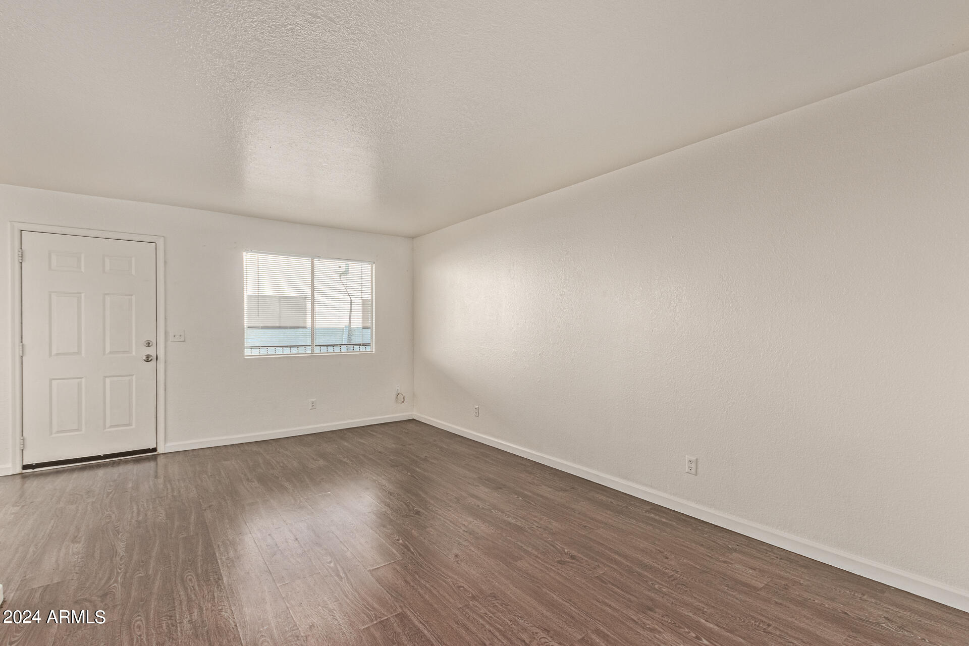 18202 North Cave Creek Road, Unit 228 Phoenix, AZ 85032 - Photo 6 of 31 Living Room