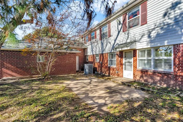 $495,000 | 1832 Wonderlight Lane, Dallas, TX 75228