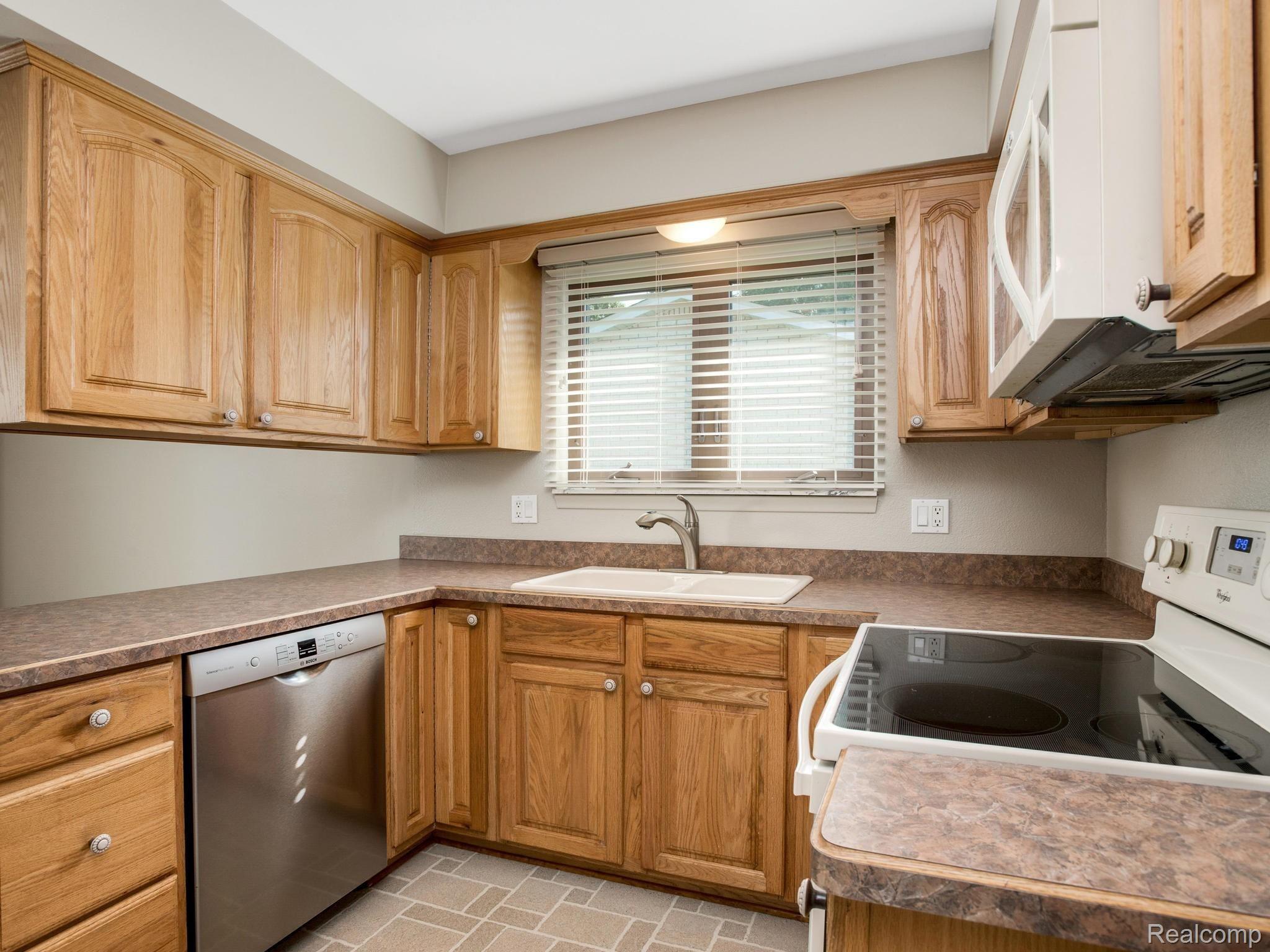 8793 Messmore Road Utica, MI 48317 - Photo 13 of 23 Kitchen