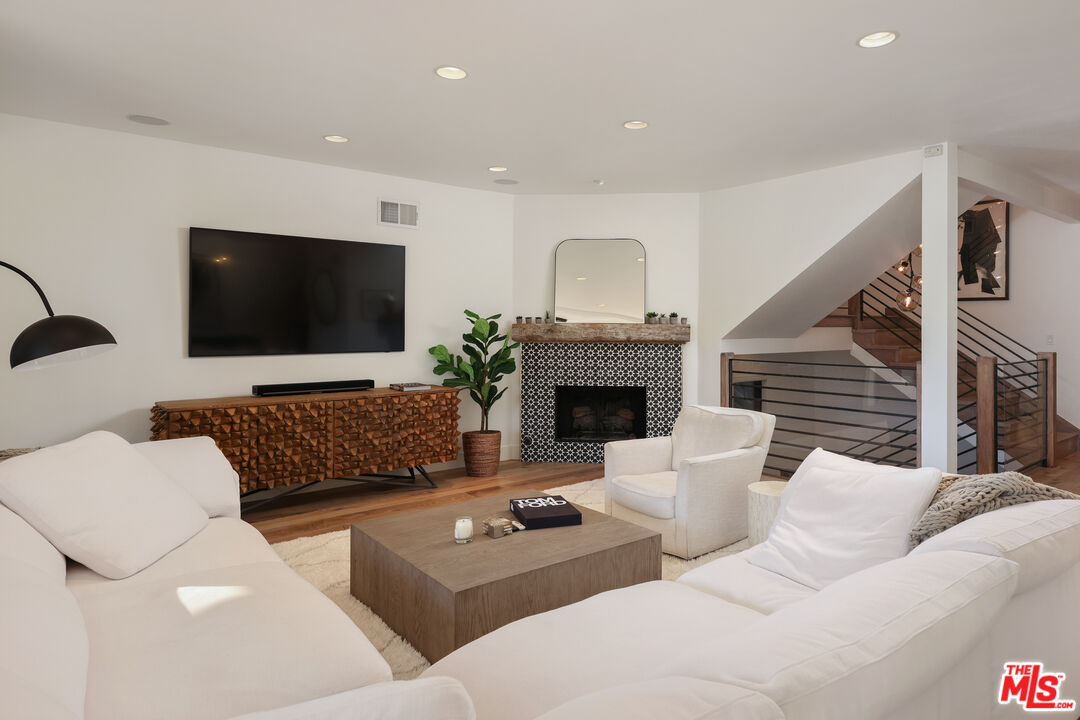 4811 Roma Court Marina del Rey, CA 90292 - Photo 12 of 57