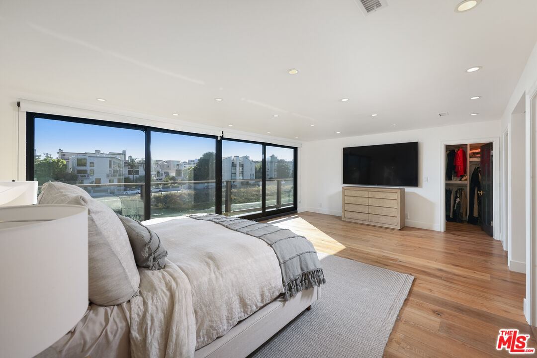 4811 Roma Court Marina del Rey, CA 90292 - Photo 28 of 57 a large bedroom with a large bed and a large window