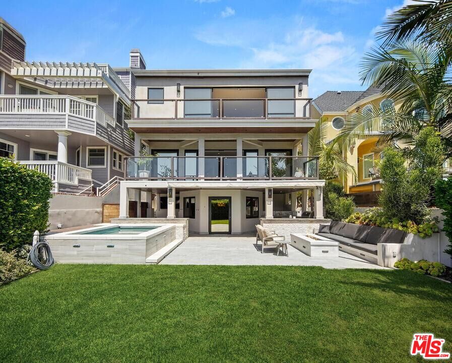 4811 Roma Court Marina del Rey, CA 90292 - Photo 48 of 57 a front view of house with a garden