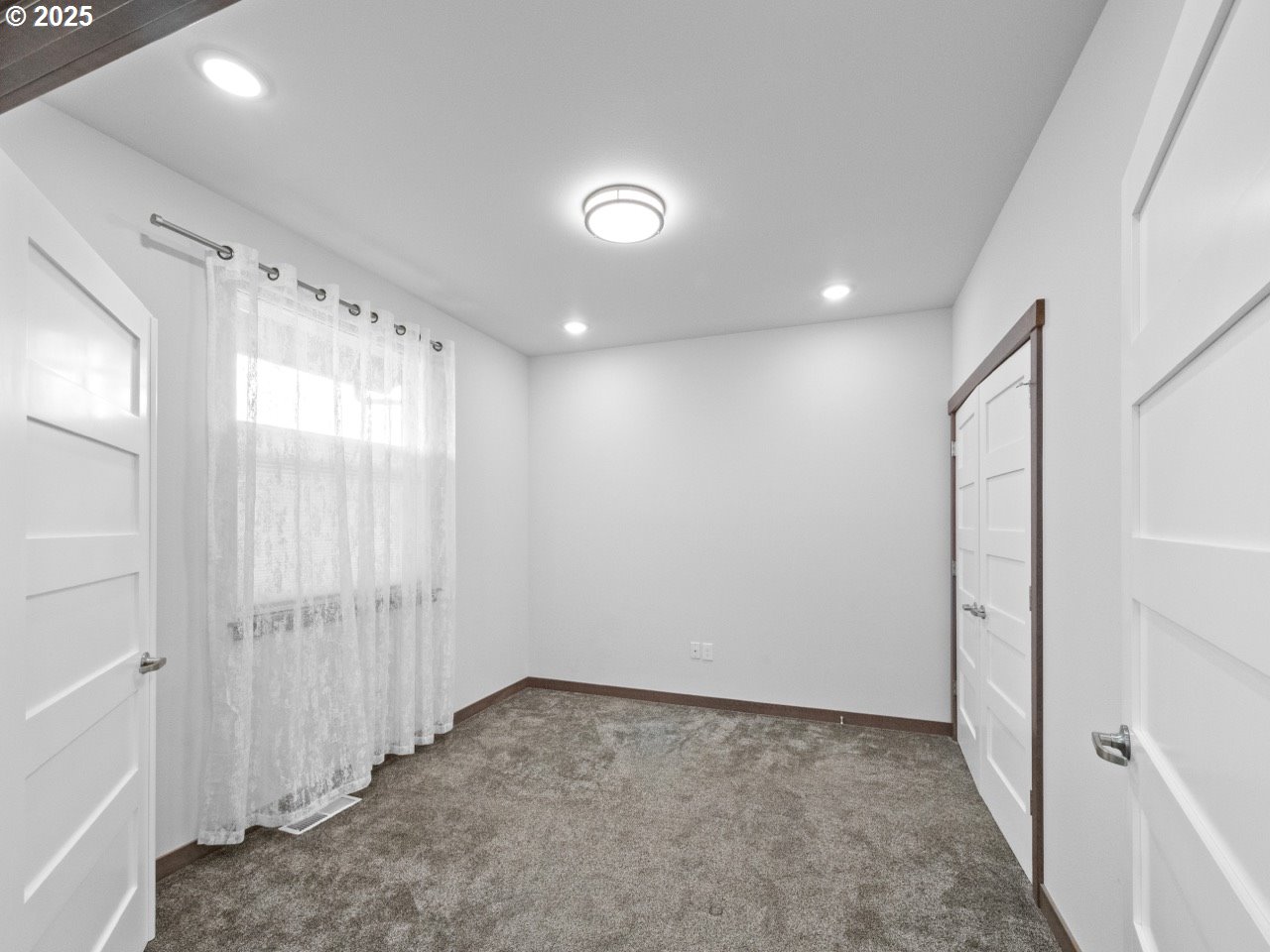 692 Southwest Runnion Avenue Pendleton, OR 97801 - Photo 11 of 35 a view of an empty room