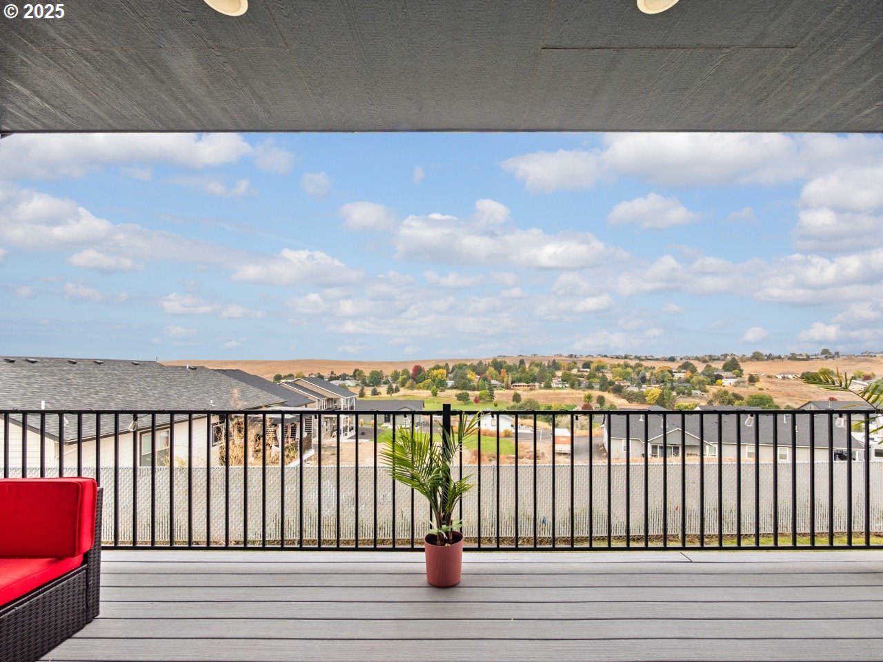 692 Southwest Runnion Avenue Pendleton, OR 97801 - Photo 22 of 35 a view of a terrace