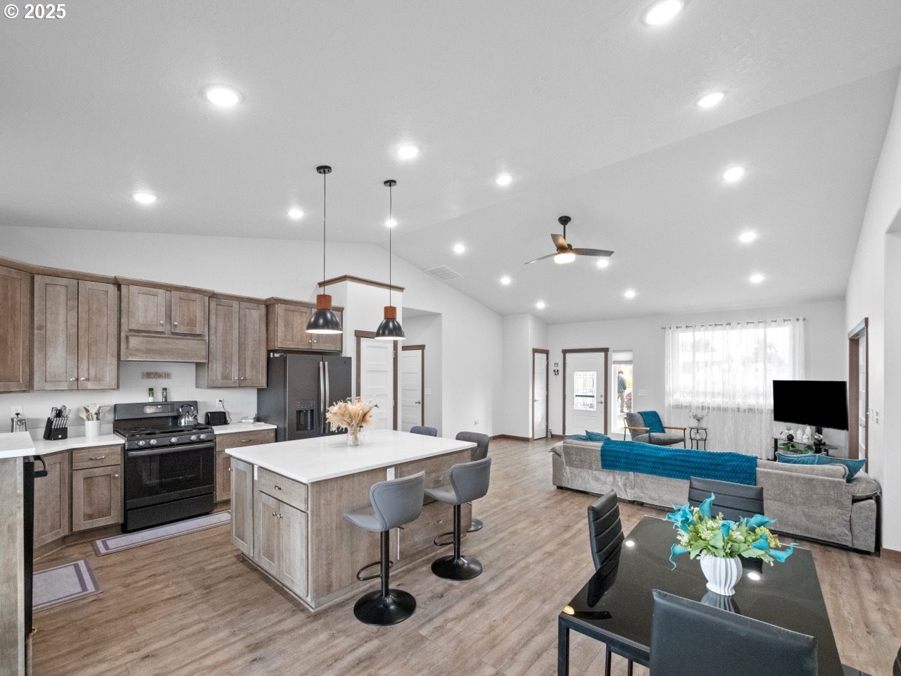 692 Southwest Runnion Avenue Pendleton, OR 97801 - Photo 4 of 35 a kitchen with a sink cabinets and window