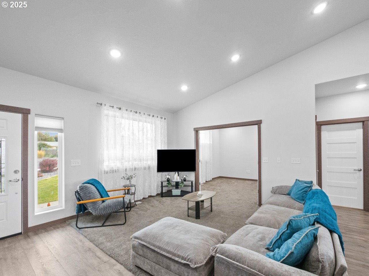 692 Southwest Runnion Avenue Pendleton, OR 97801 - Photo 10 of 35 a living room with furniture and a flat screen tv