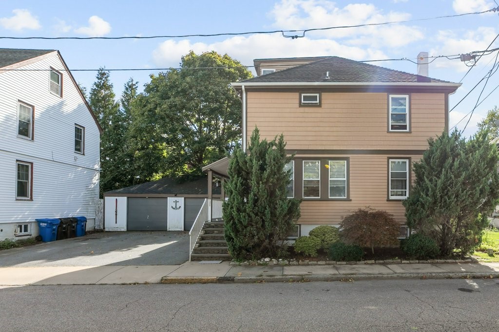 21 Slocum Street, Unit 2 Newport, RI 02840 - Photo 8 of 15