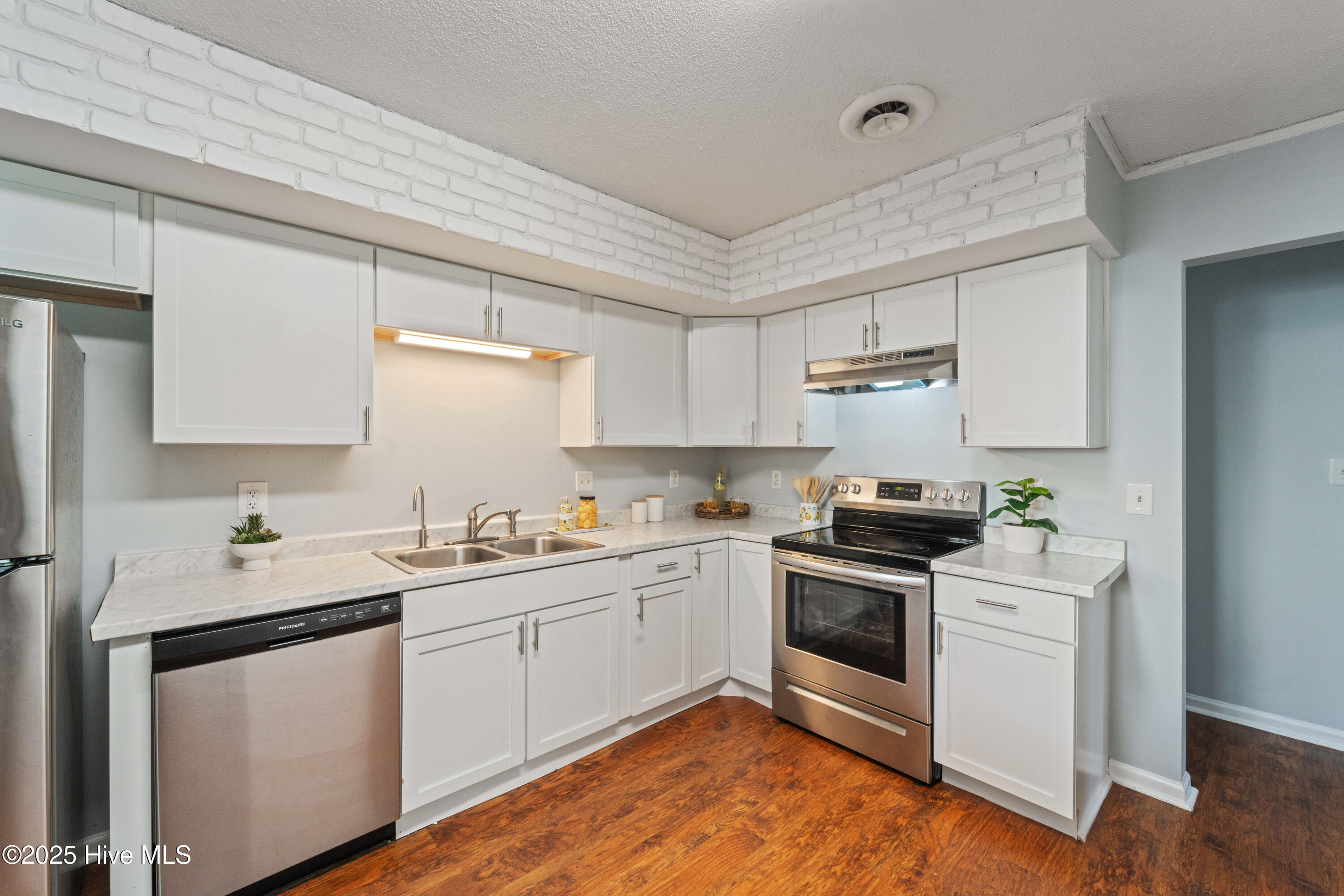 302 Dennis Road Jacksonville, NC 28546 - Photo 6 of 51 DSC00525