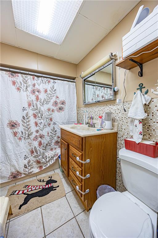 751 6th Street Pitcairn, PA 15140 - Photo 11 of 13 a bathroom with a toilet sink and mirror