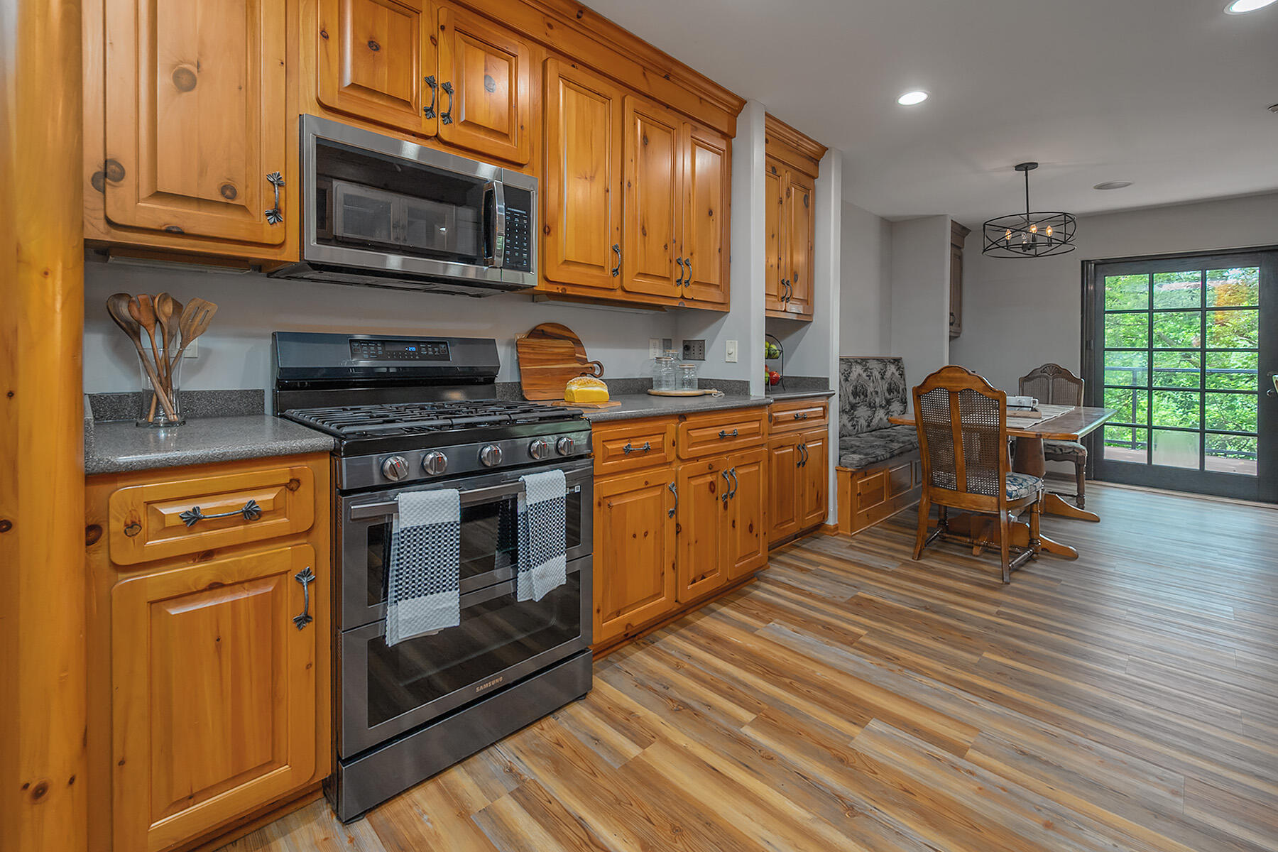 W303S10481 Sandy Beach Road Mukwonago, WI 53149 - Photo 10 of 74 Kitchen