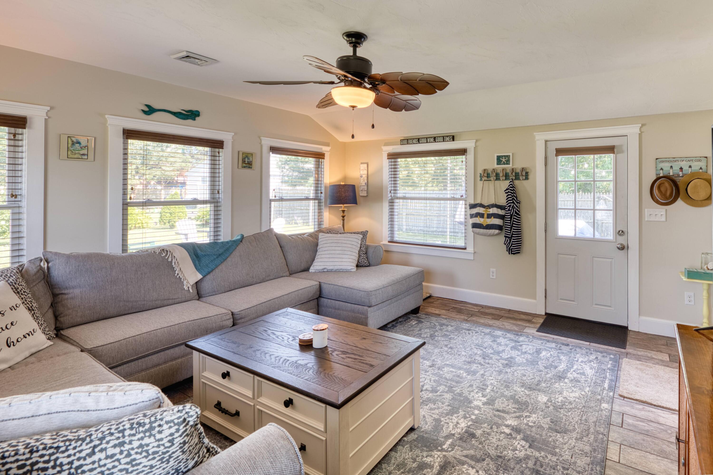 41 Bourne Neck Drive Buzzards Bay, MA 02532 - Photo 30 of 52 a living room with furniture