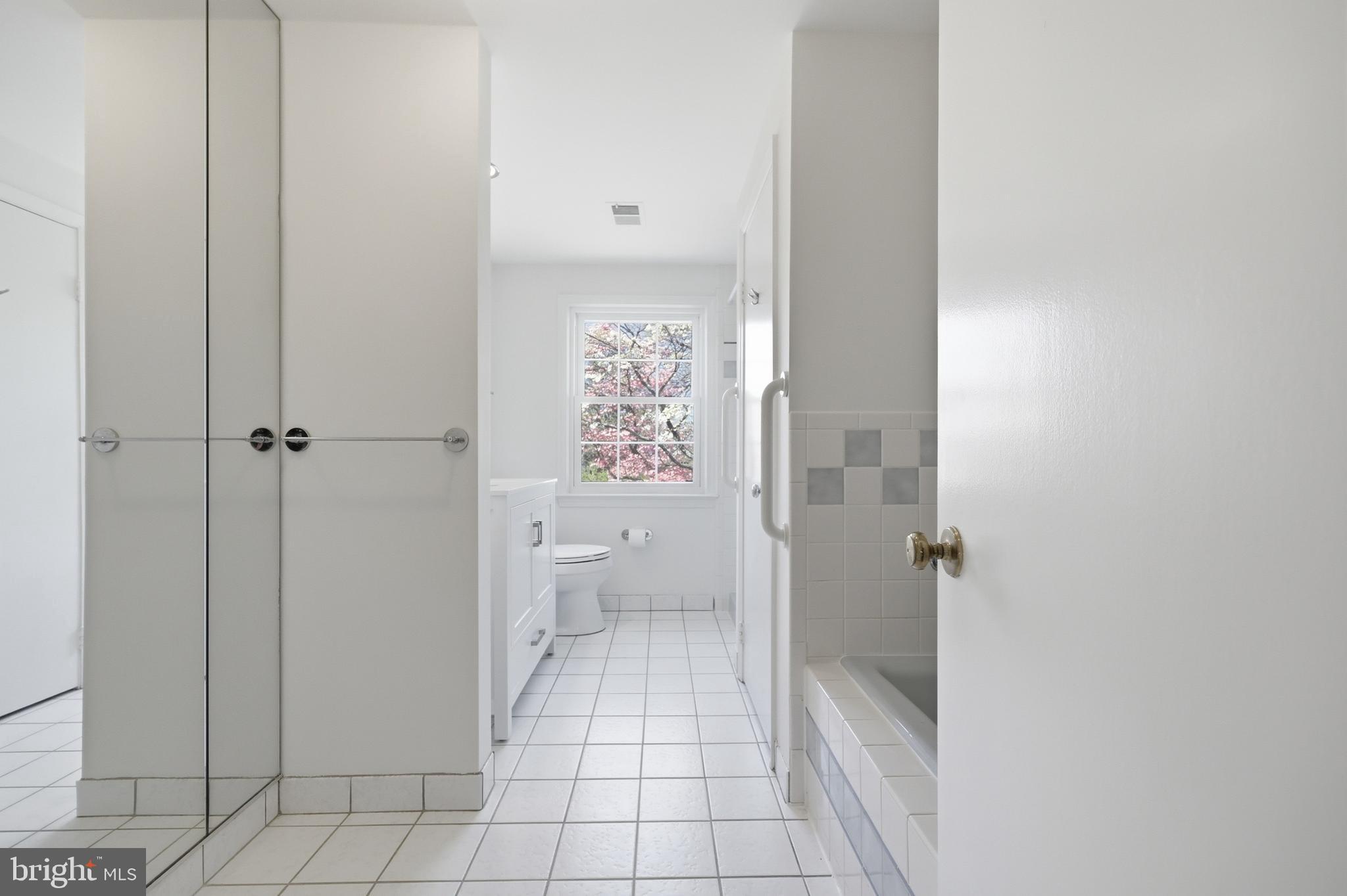 12428 Over Ridge Road Potomac, MD 20854 - Photo 35 of 80 Primary Bath