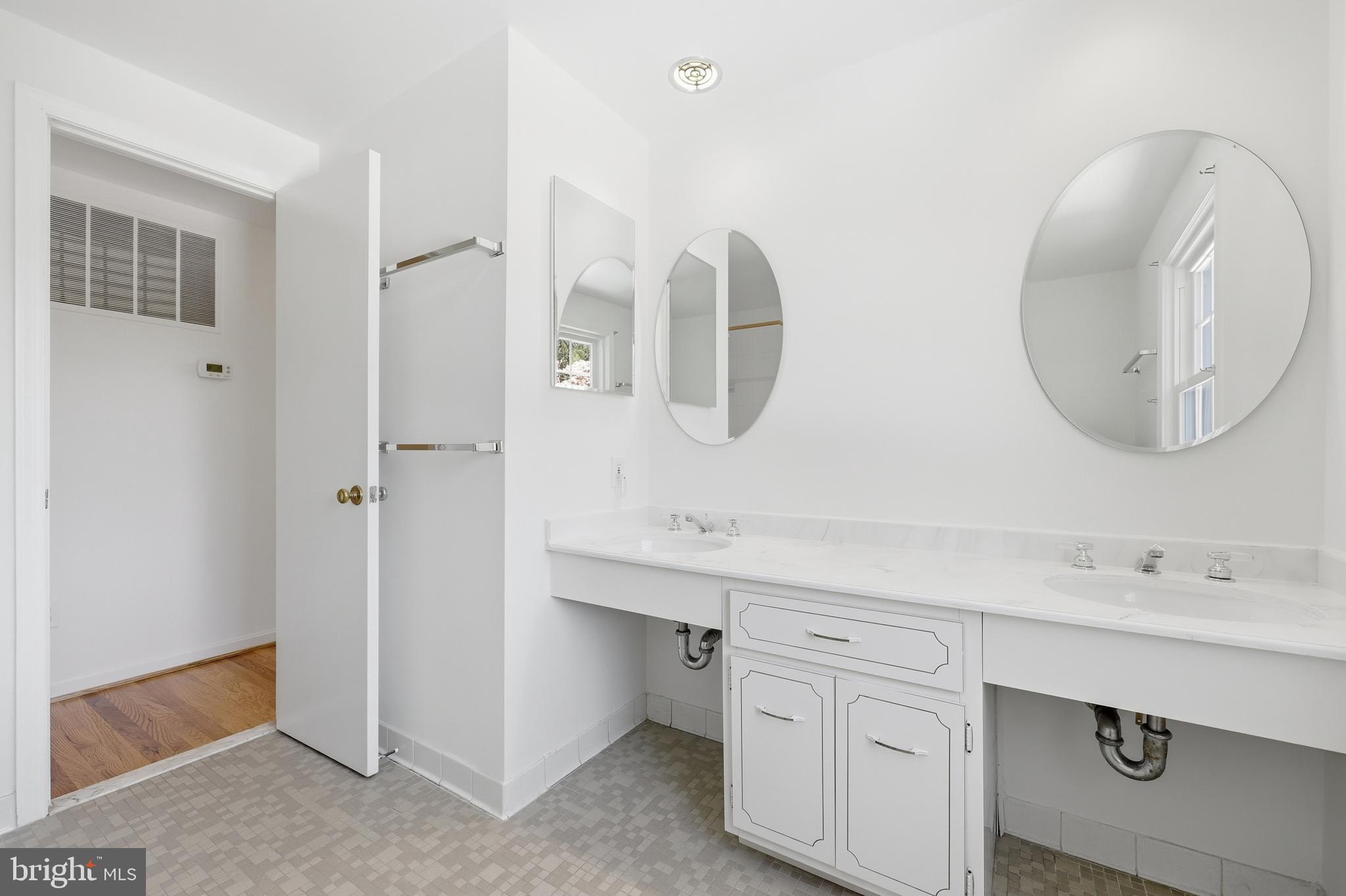 12428 Over Ridge Road Potomac, MD 20854 - Photo 44 of 80 Hall Bath