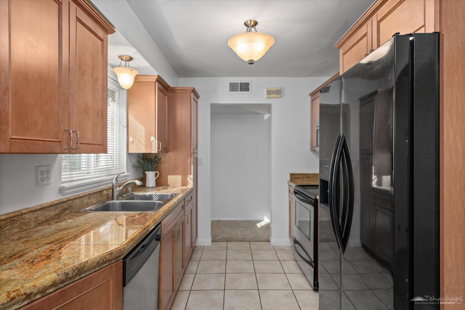 405 Ash Street Tehachapi, CA 93561 - Photo 11 of 24 Gallery Image 11