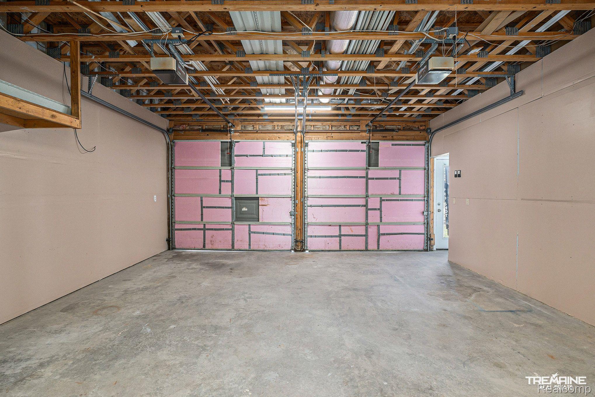 3473 West Ray Road Grand Blanc, MI 48439 - Photo 15 of 29 Attached garage