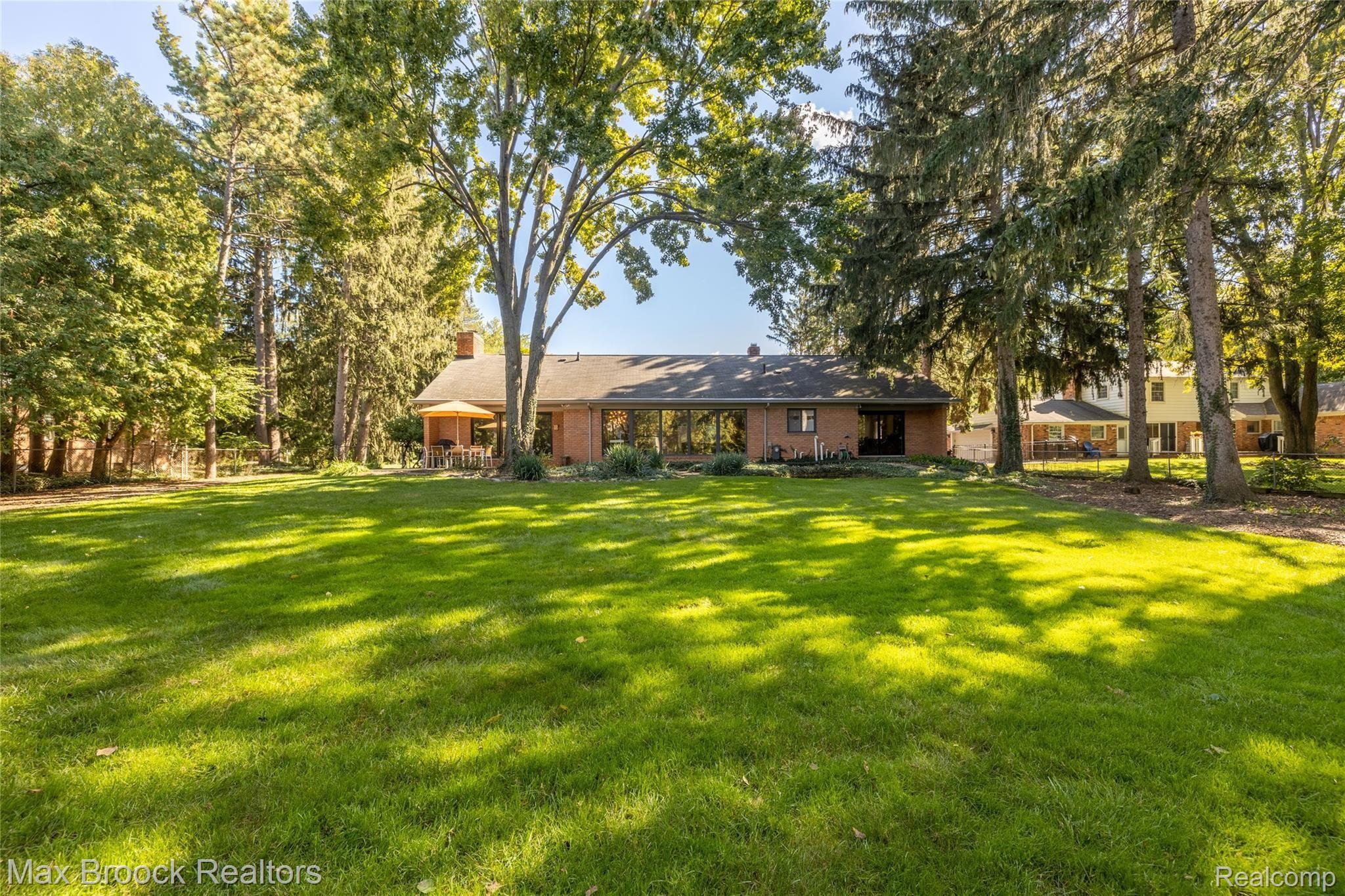 32481 Evergreen Road Franklin, MI 48025 - Photo 9 of 57 2E2A4305-HDR.jpg