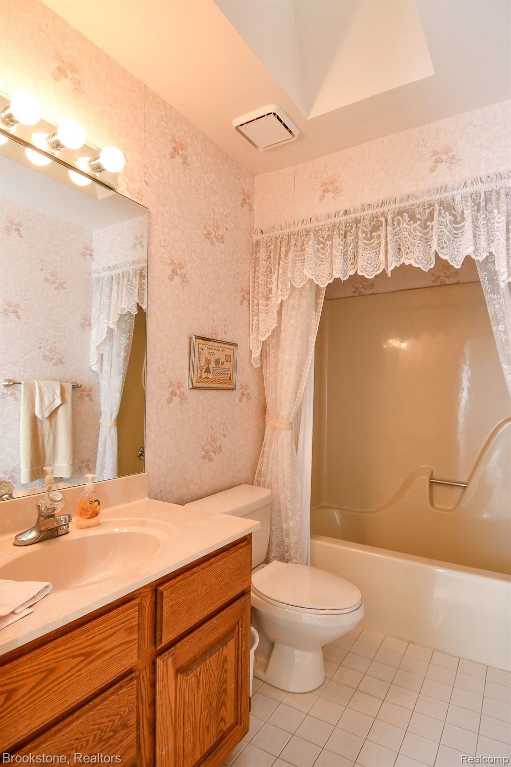 6668 Ridgeview Drive Clarkston, MI 48346 - Photo 28 of 69 DSC_2931.jpg