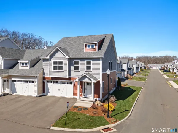 $659,900 | 1 Newbury Ct Haven, Unit 1, North Haven, CT 06473