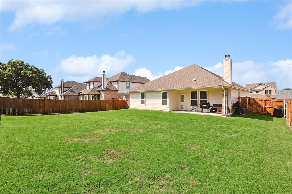 808 Feather Edge Drive Springtown, TX 76082 - Photo 39 of 40 a view of a yard in front of a house