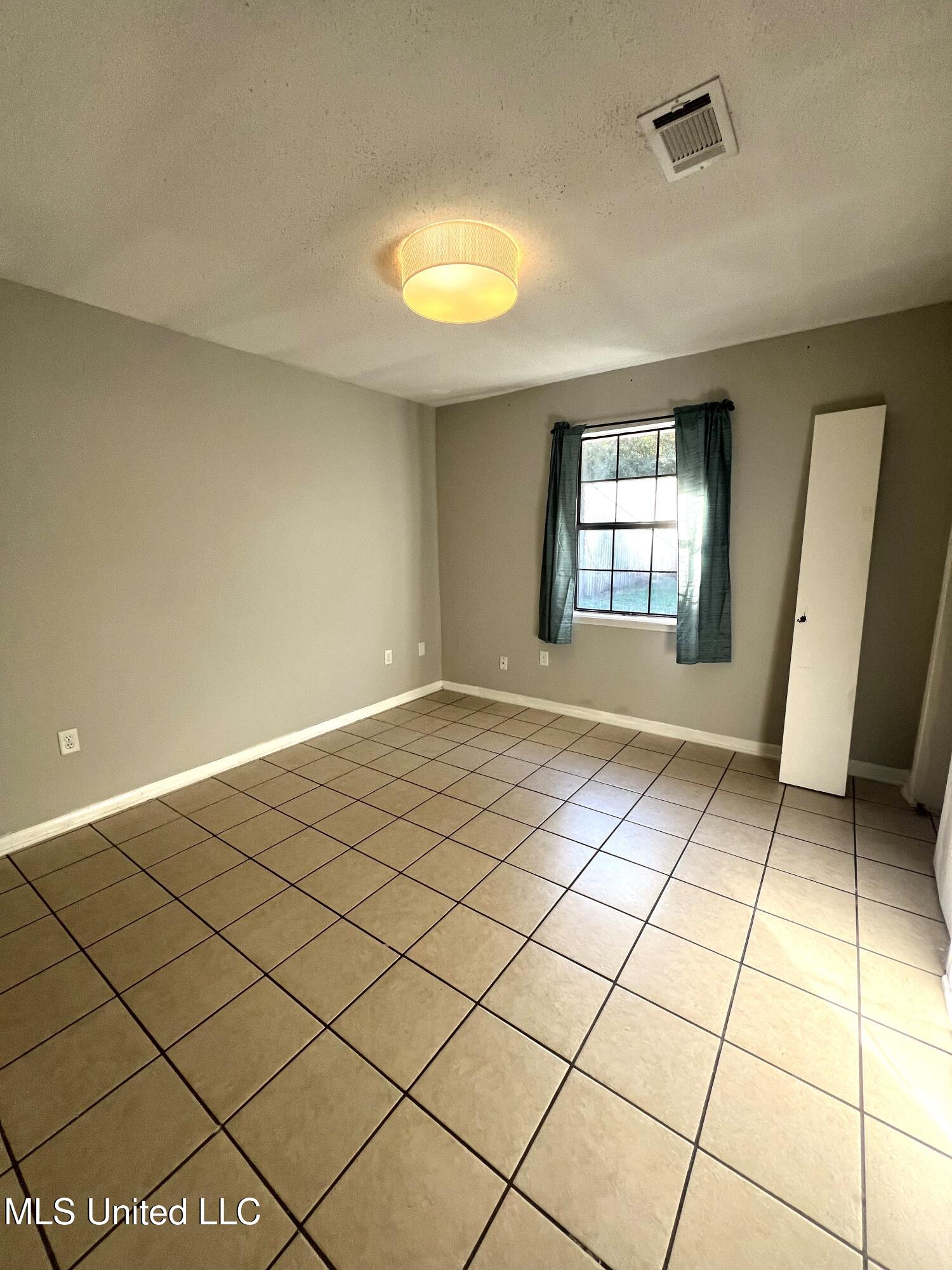 1713 19th Avenue, Unit B Gulfport, MS 39501 - Photo 11 of 13 1713 19th Ave B 7