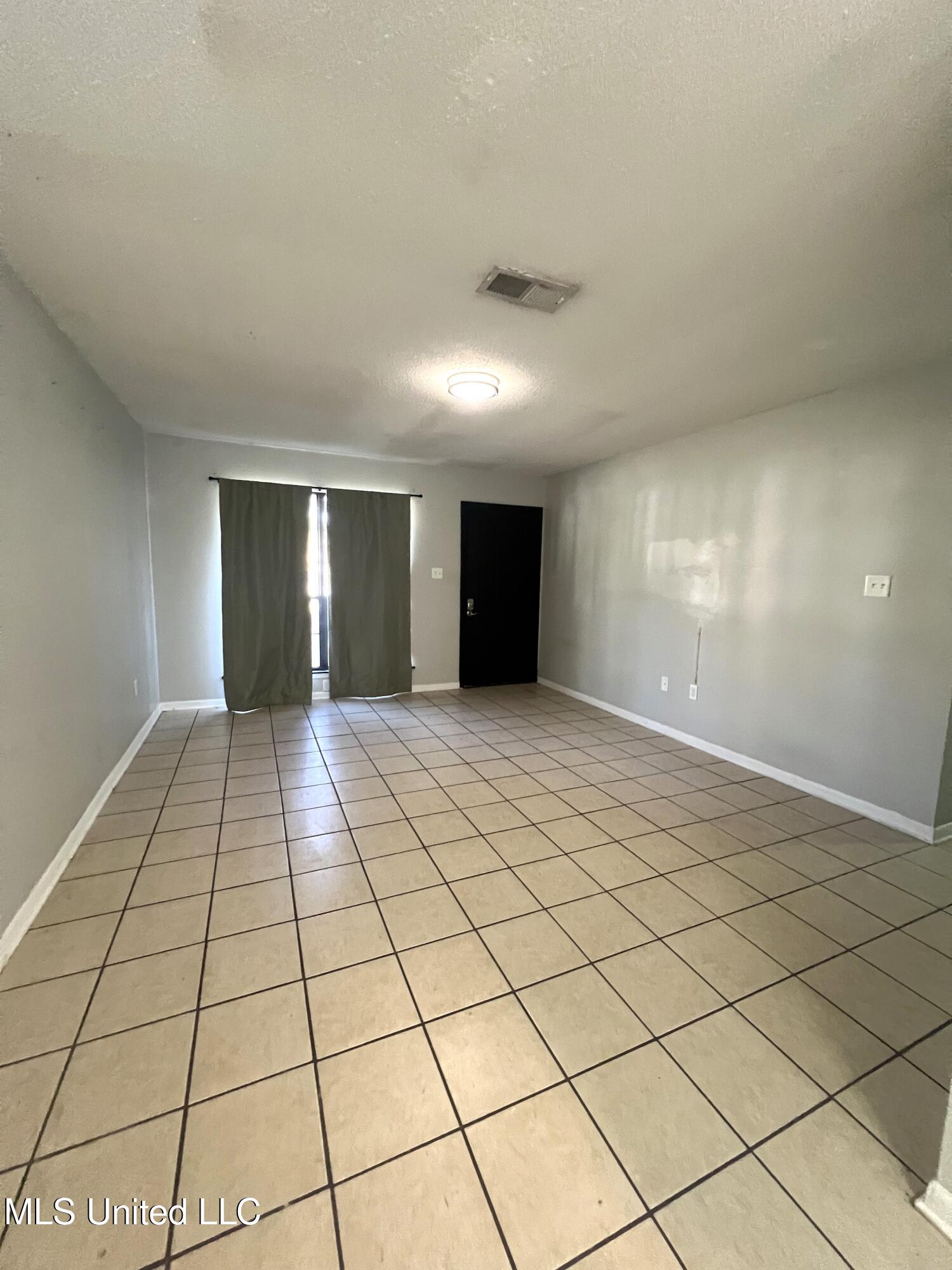 1713 19th Avenue, Unit B Gulfport, MS 39501 - Photo 3 of 13 1713 19th Ave B 10