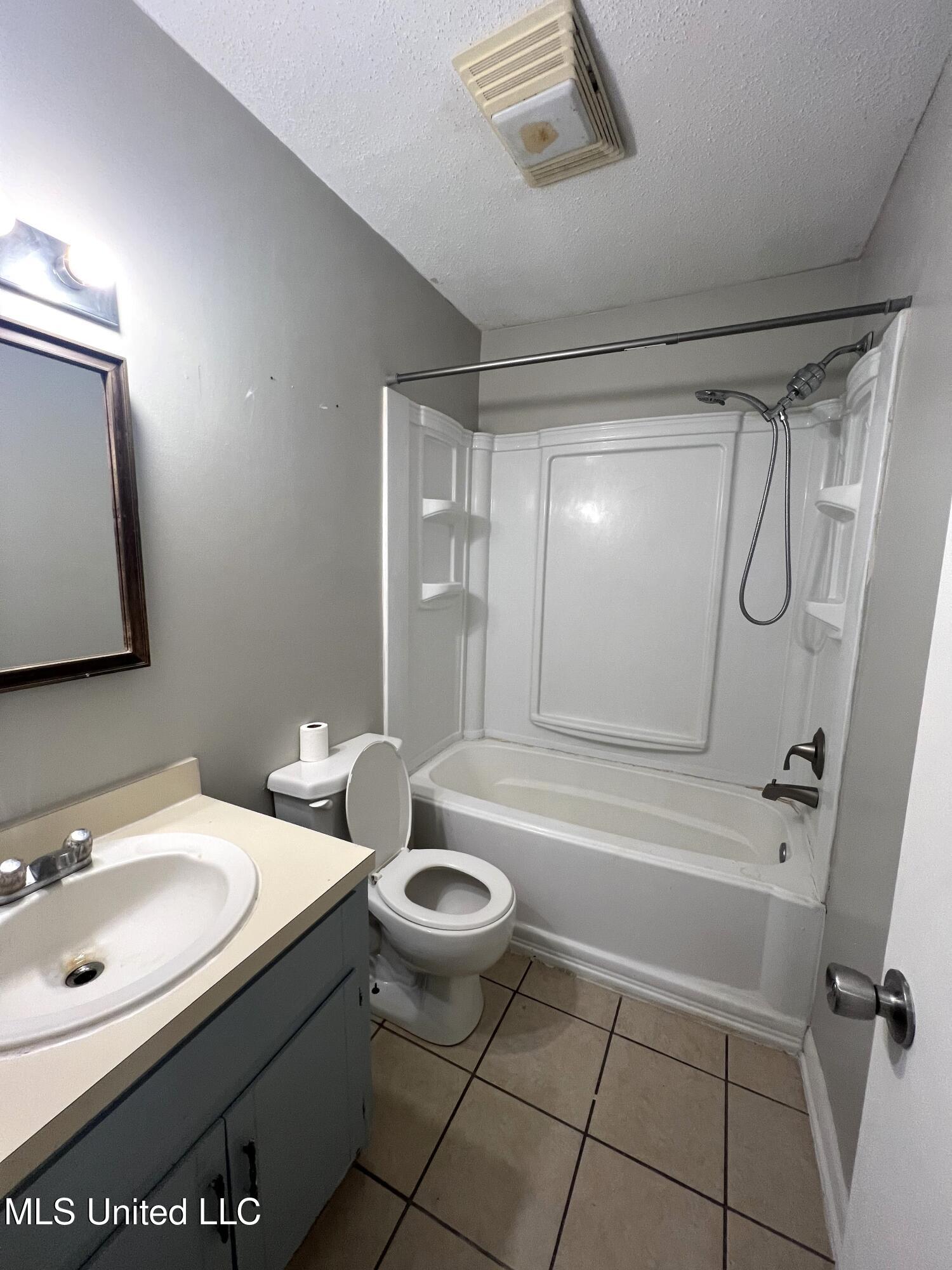 1713 19th Avenue, Unit B Gulfport, MS 39501 - Photo 10 of 13 1713 19th Ave B 5