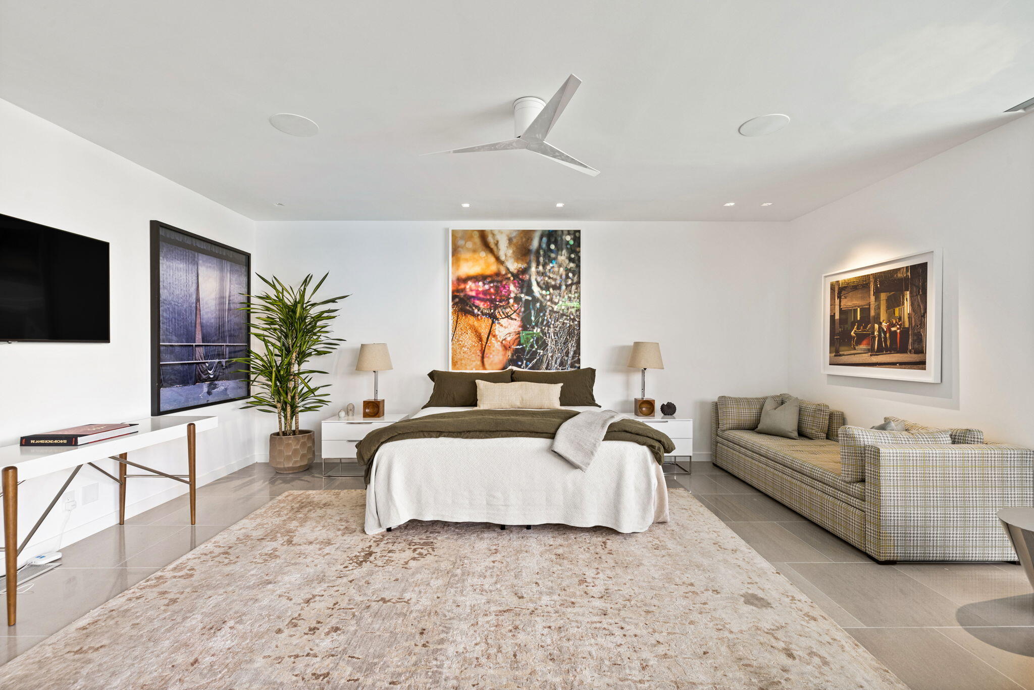70149 Sonora Road Rancho Mirage, CA 92270 - Photo 28 of 48 a living room with furniture and a flat screen tv