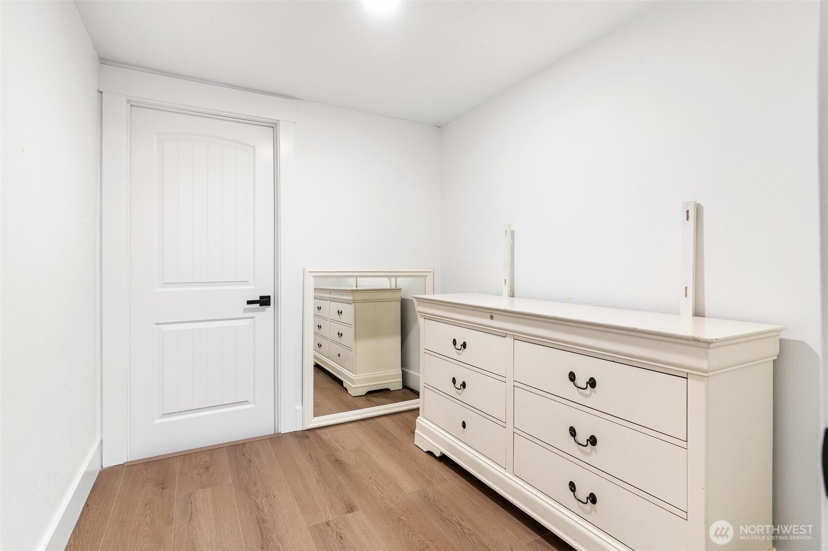 27805 Hinkleman Road East Buckley, WA 98321 - Photo 21 of 40 a view of a dresser