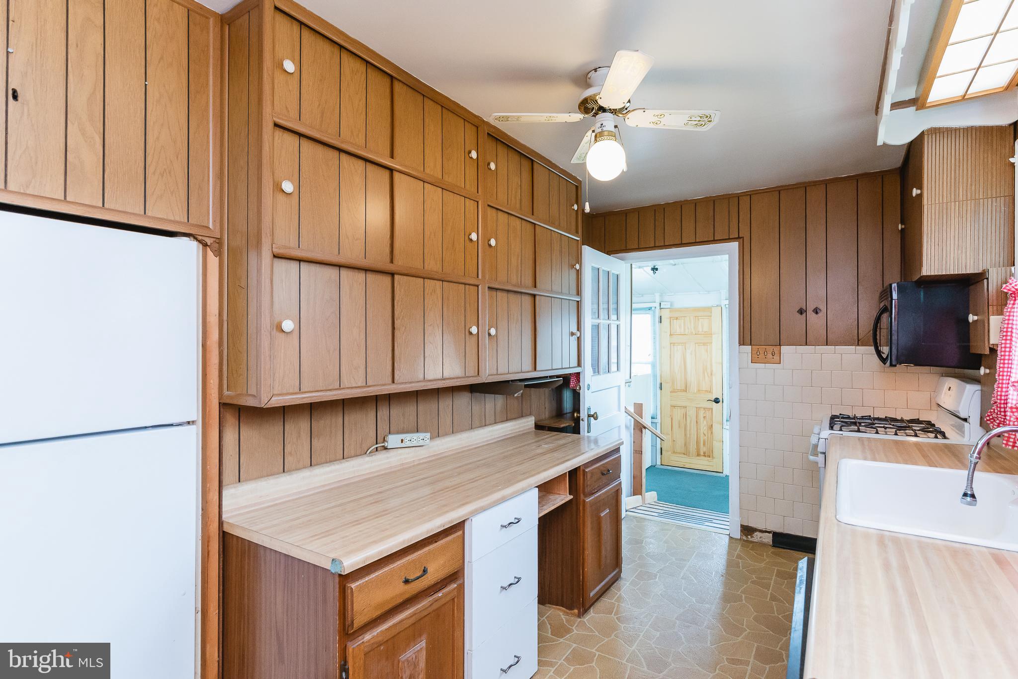 498 North Stuart Street Baltimore, MD 21221 - Photo 15 of 44 Kitchen